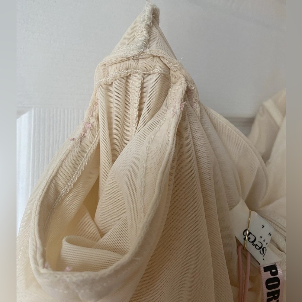House of CB ‘ANAIS’ Ivory Tulle Off Shoulder Ruched Dress Small US4-6$195 - Picture 13 of 14